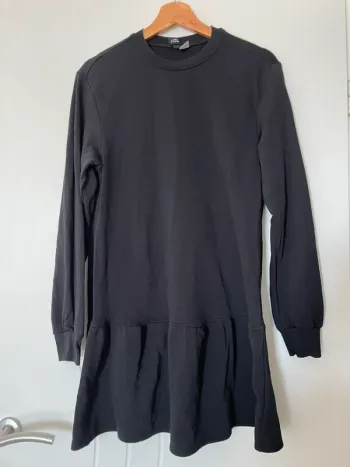 Pull noir h&m évasé effet jupette en très bon état