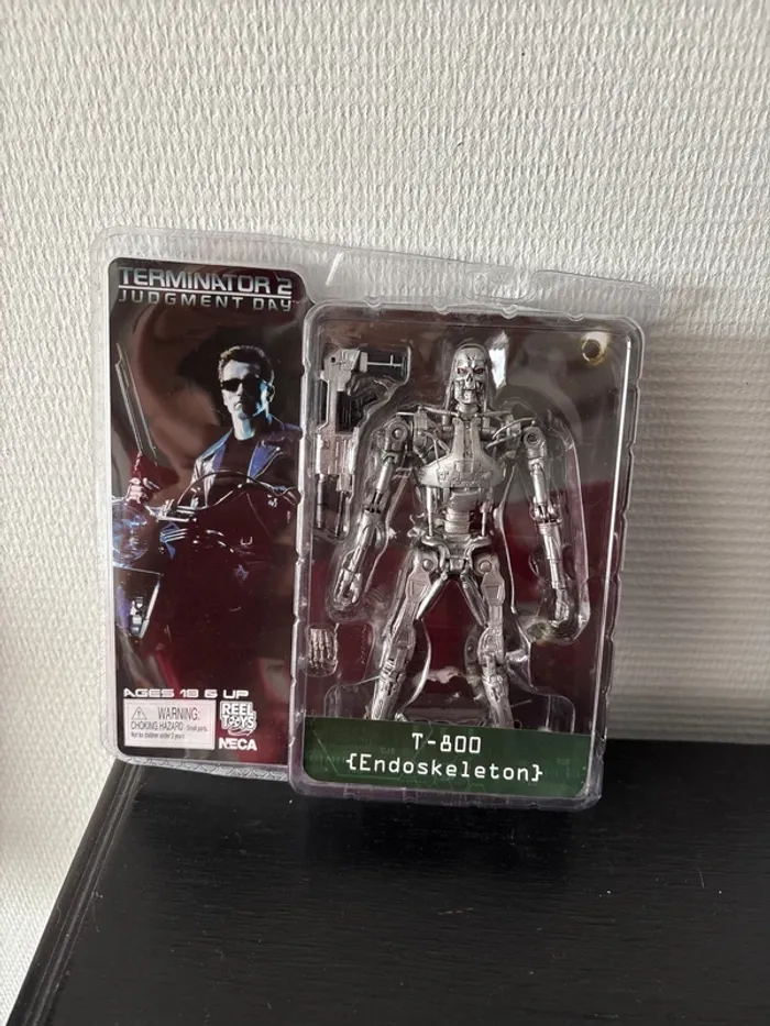 Figurine t-800