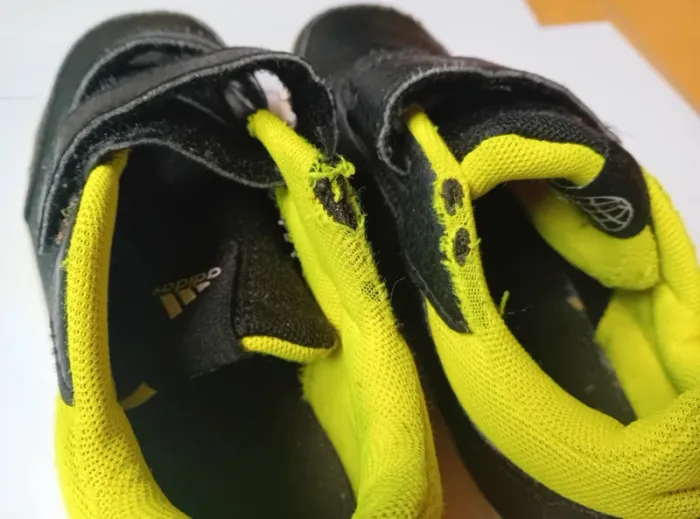 Chaussures/baskets adidas vert/jaune fluo à scratch garçon taille 32 - photo numéro 3