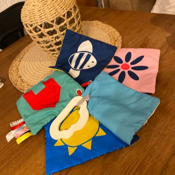 Livre tissu avec anneau de dentition nuage