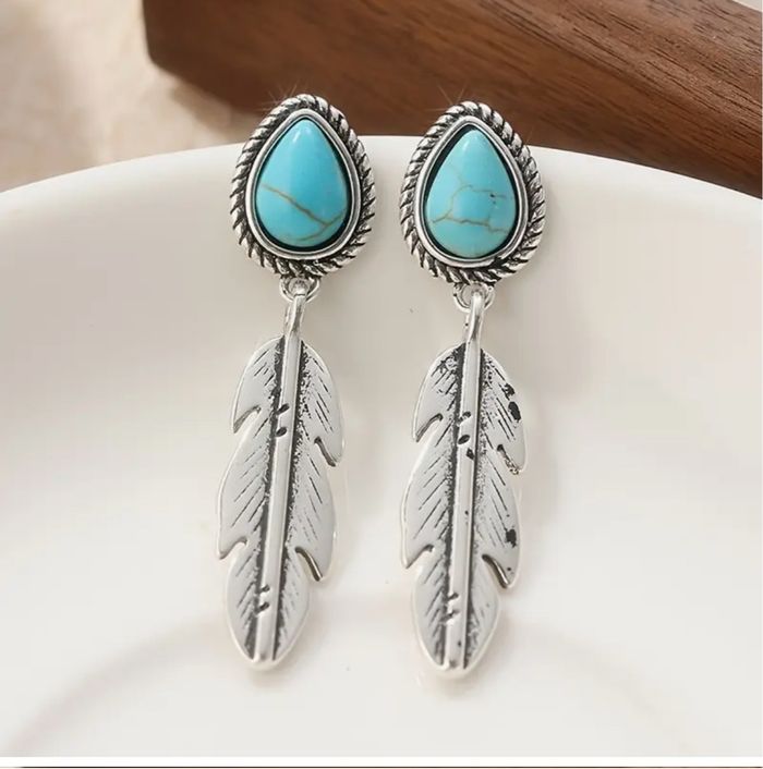 Boucles d’oreilles plumes turquoise style amérindien western vintage bijou argenté élégant, neuf - photo numéro 3