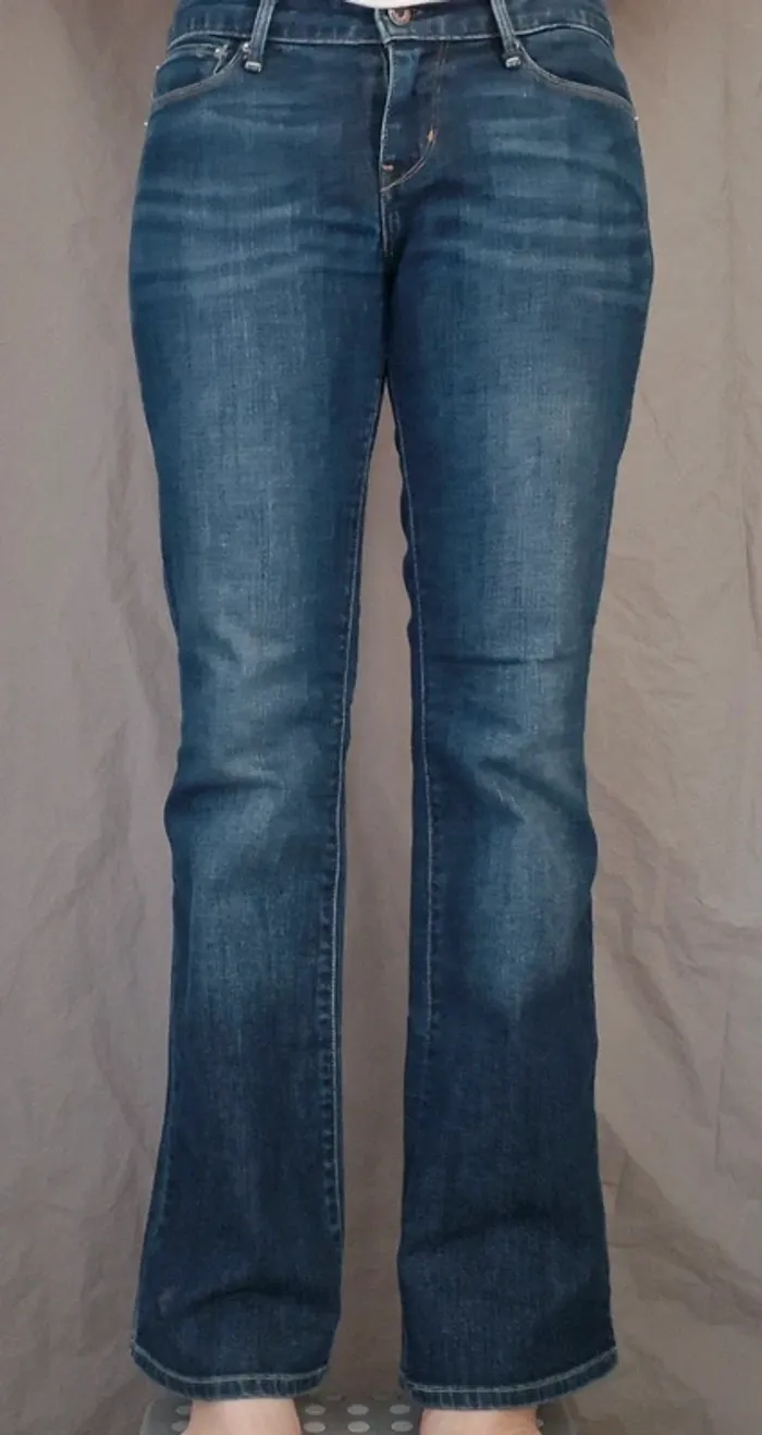Jean femme levi's
28x32
Demi curve
taille basse