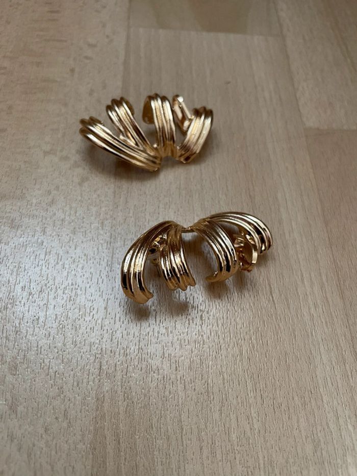Bijoux d’oreilles dorées - photo numéro 6