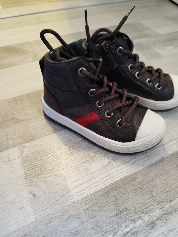 🌀 Chaussures taille 25 - photo numéro 5