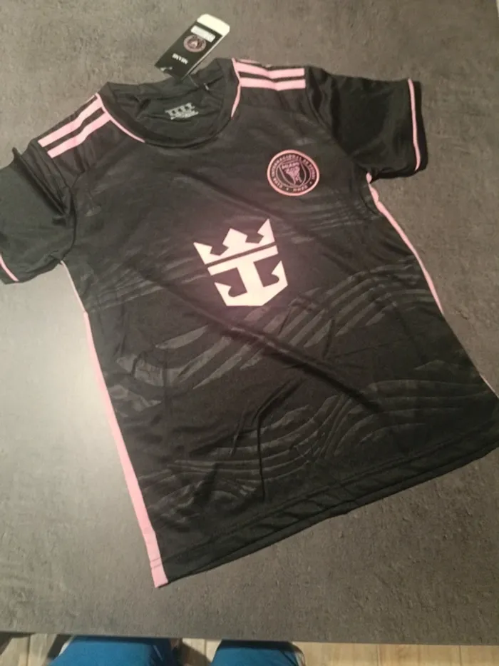 Tenue foot Léo Messi Inter Miami noir/rose t.22 - photo numéro 2