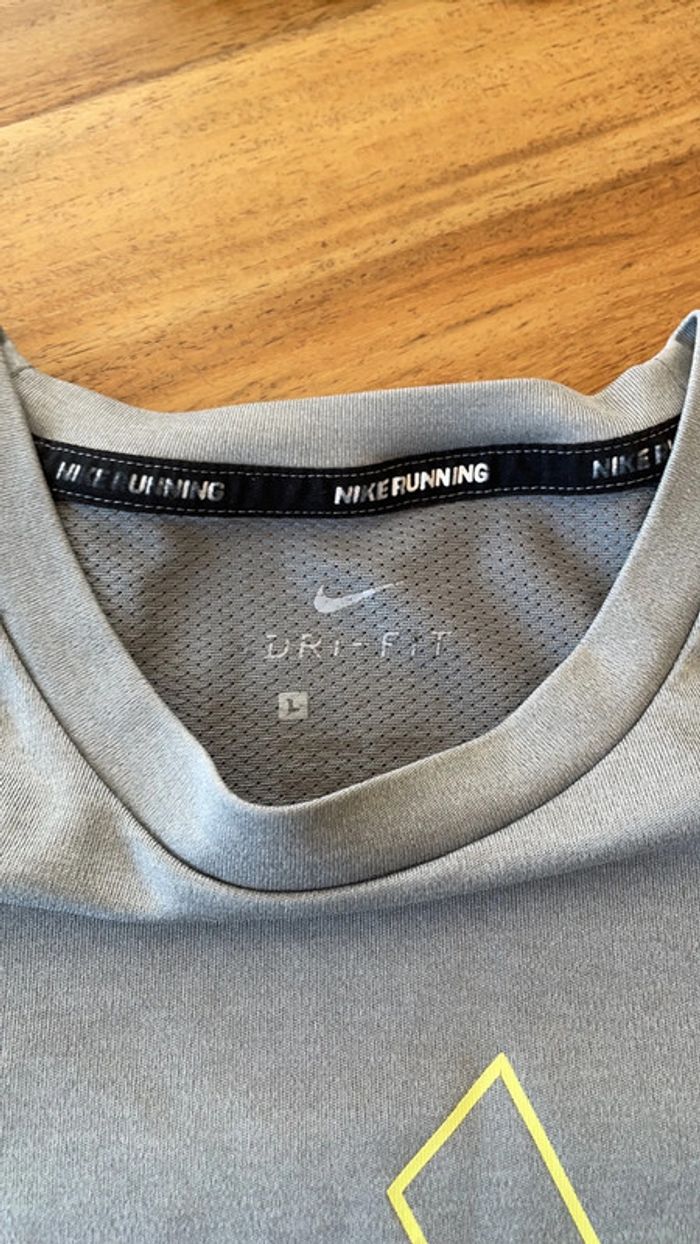 T-shirt Nike gris taille L enfant - photo numéro 3