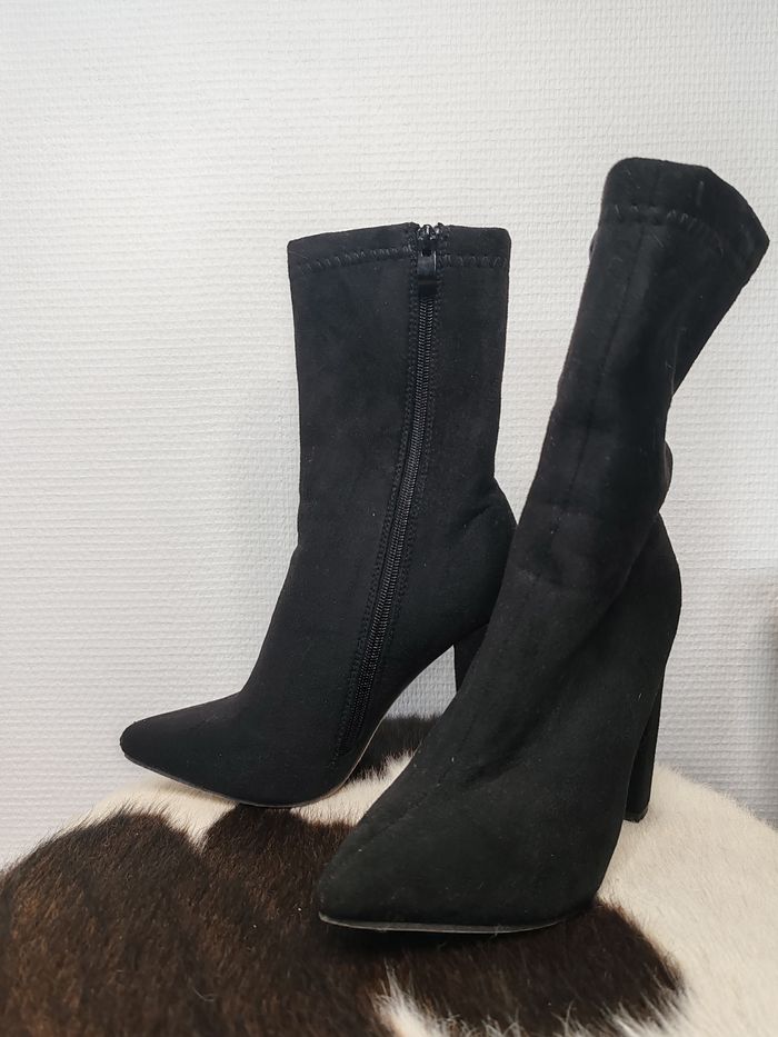 Bottines a talons en daim noires en taille 36 - photo numéro 4
