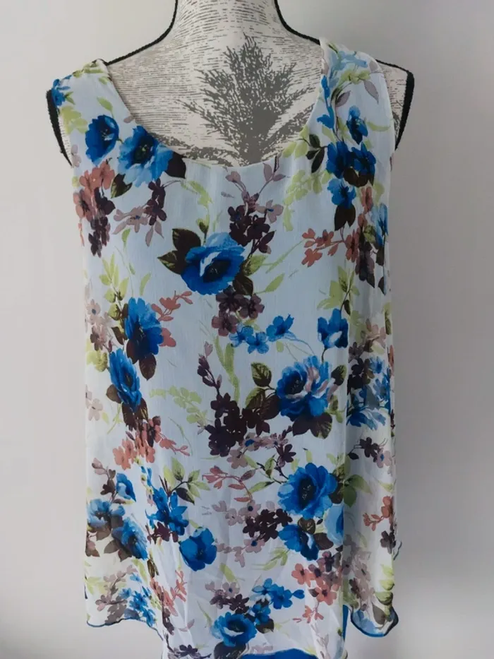 Robe 👗 courte à fleurs 🌸 - photo numéro 3