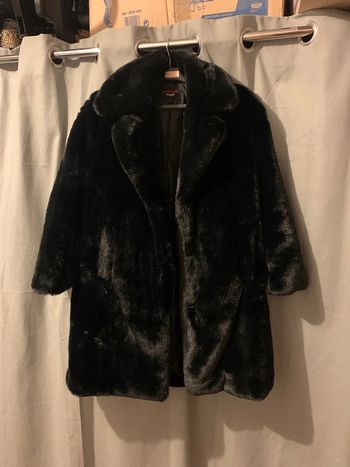 Manteau fausse fourrure