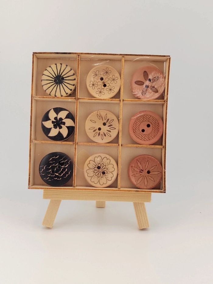 Boîte de 18 boutons fantaisies - photo numéro 2