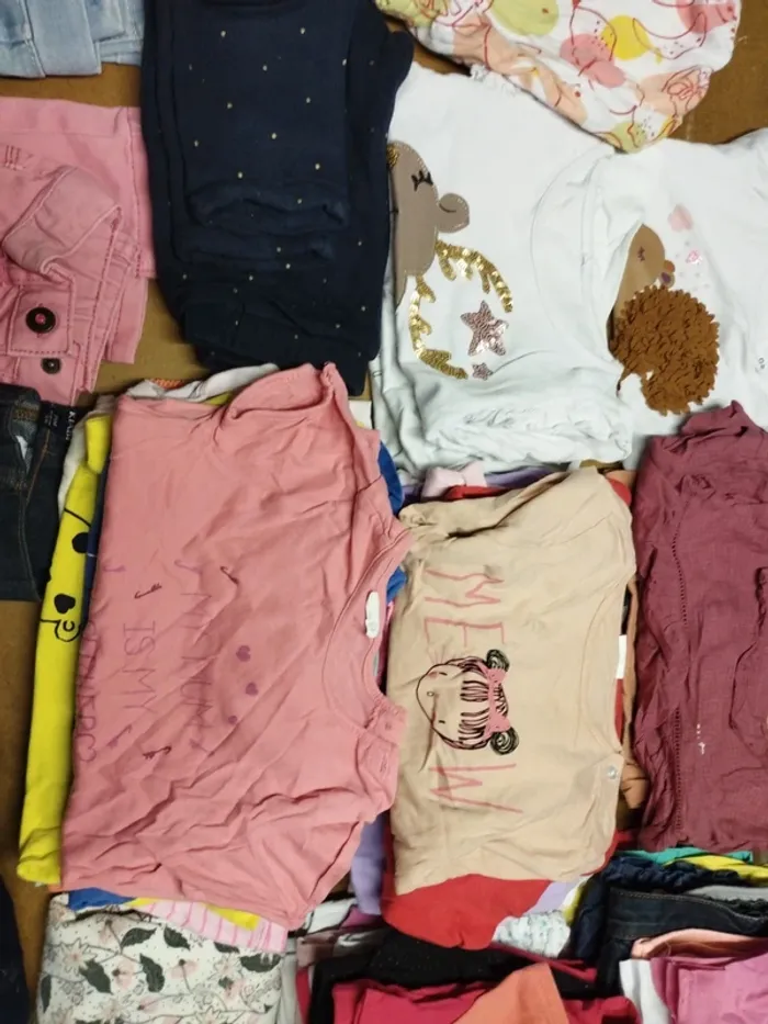 Lot petit prix de plus de 60 vêtements fille 24 mois - photo numéro 3
