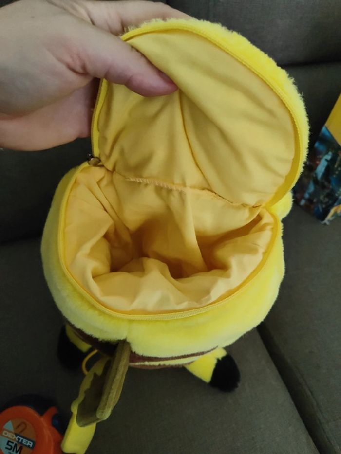 Peluche pokémon Pikachu avec rangement caché - photo numéro 4