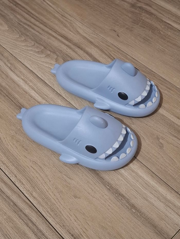 Chausson enfant Mixte pantoufle antidérapante chaussure de bain sandale requin bleu