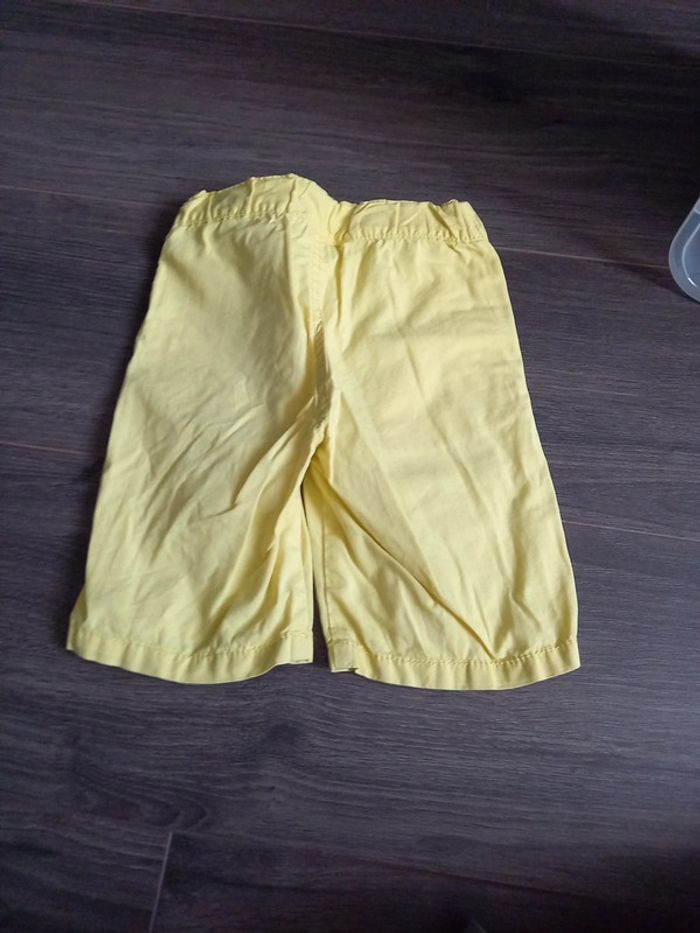 Short jaune - photo numéro 2