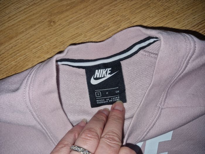 Pull sweat Nike taille S comme NEUF - photo numéro 2