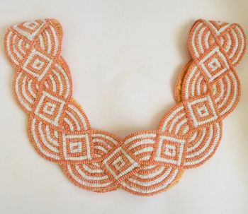 Col à coudre orange et blanc