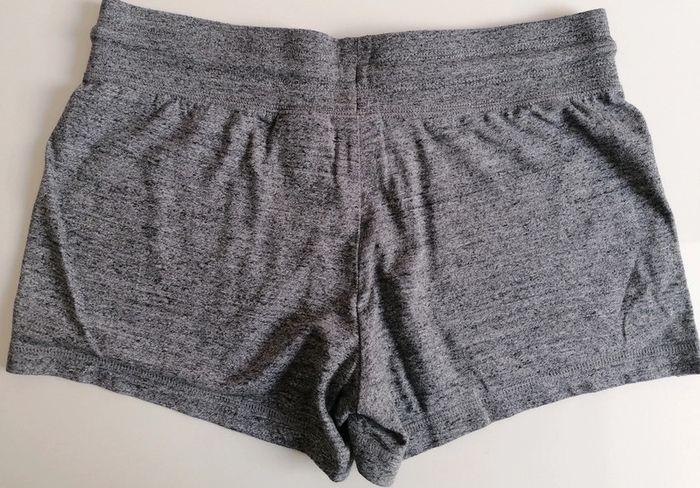 Short court Nike taille M - photo numéro 5