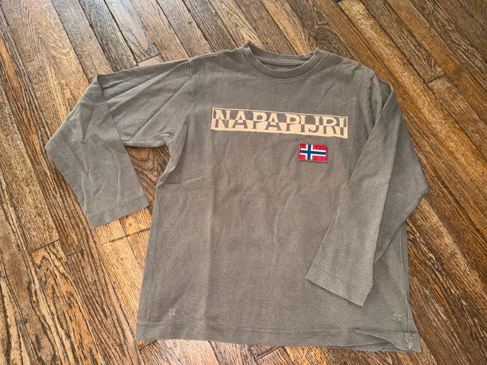 T-shirt napapijri  10 ans (taille grand)