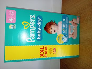 Couches pampers taille 4