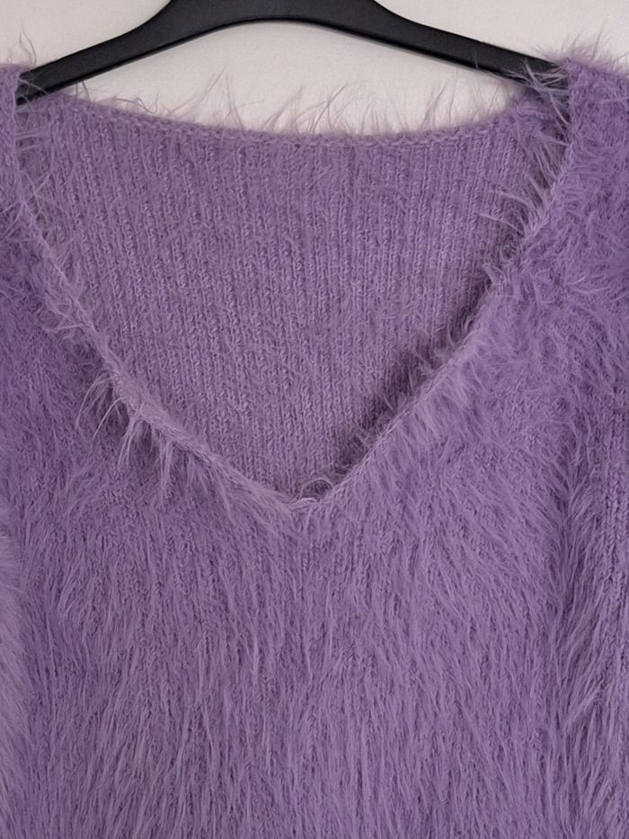 Joli pull court couleur lilas tout doux avec des poils - photo numéro 2