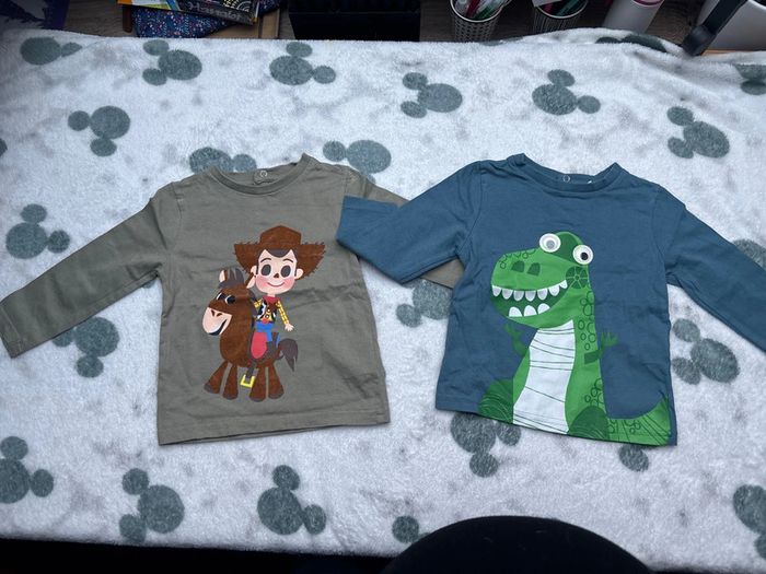 Lot 13 : tee-shirt manches longue / toy story / 18 mois