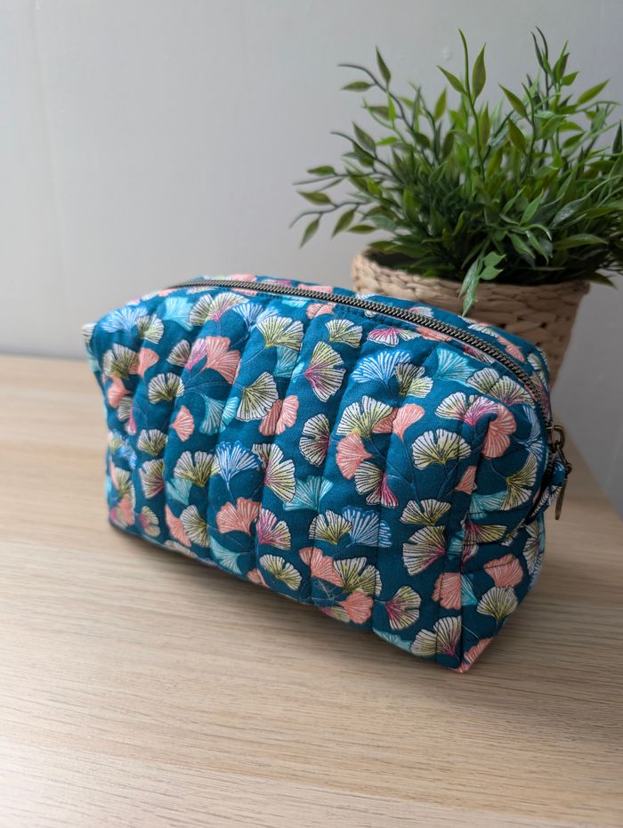 Trousse matelassée pour maquillage etc - photo numéro 7