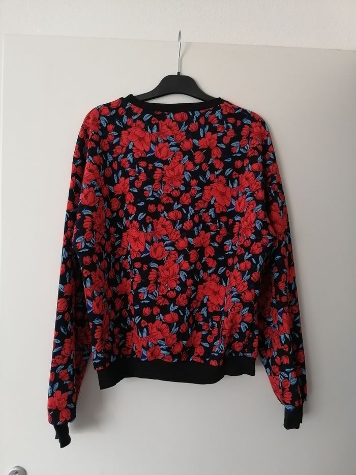 Sweat noir motif fleuri Shein taille S - photo numéro 4