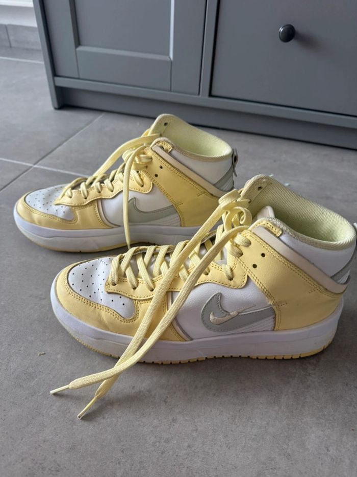 Baskets montantes Nike Dunk High Up jaune et blanc - photo numéro 3