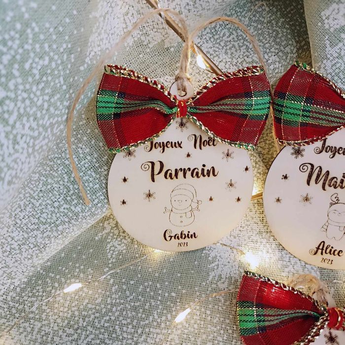 Boule de Noël en bois Maîtresse, nounou, Atsem, parrain, marraine _ Cadeau maîtresse - photo numéro 3