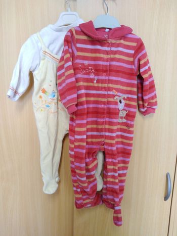 #lot de 2 pyjamas taille 12 mois