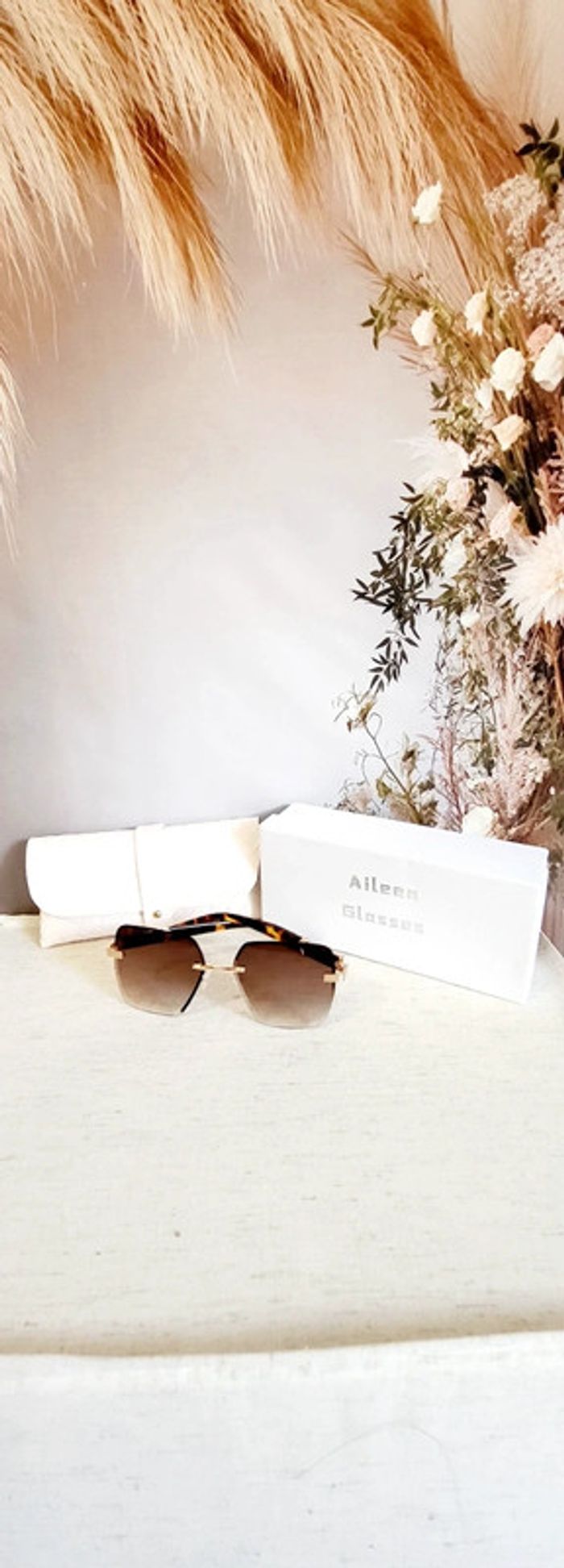 Lunettes de soleil carrées dégradé marron avec étui blanc tressé - photo numéro 4