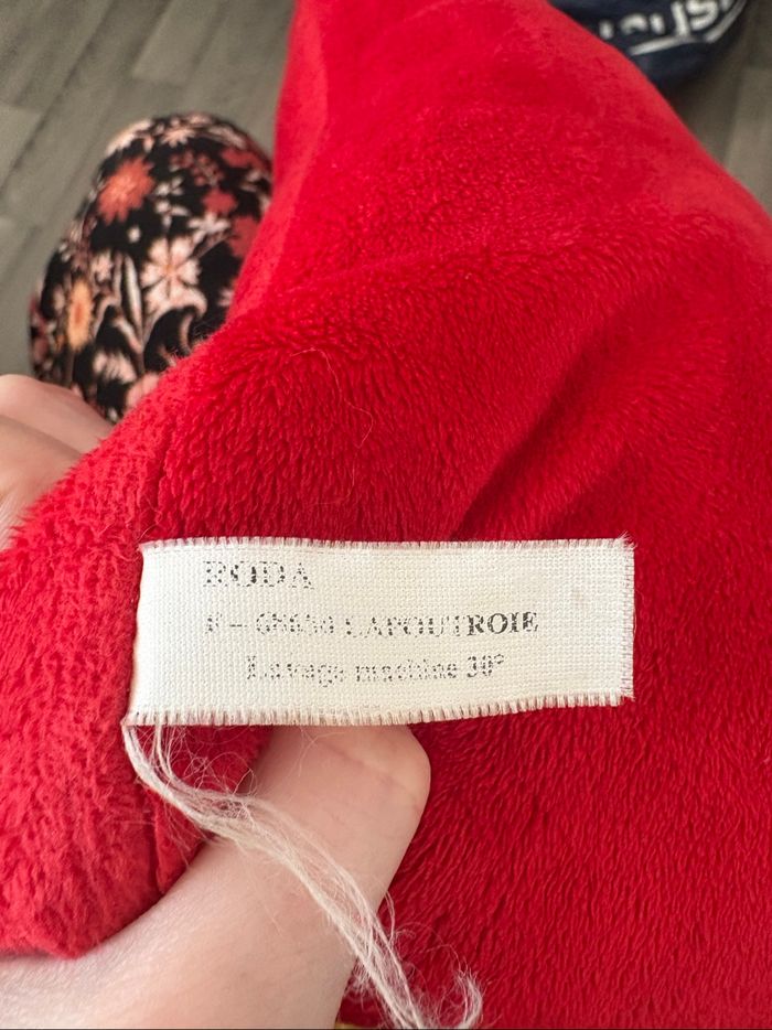 Coussin carré rouge avec brodé « La cigogne » - photo numéro 4