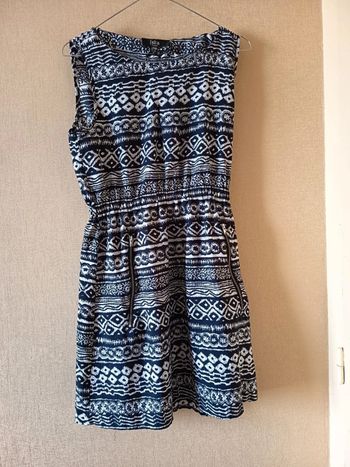 Robe courte sans manches. Marque Iska. (902)