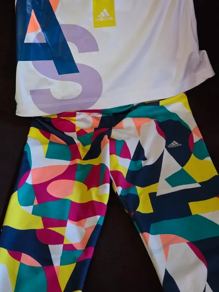 Ensemble coloré tee-shirt manches courtes et cycliste - photo numéro 2