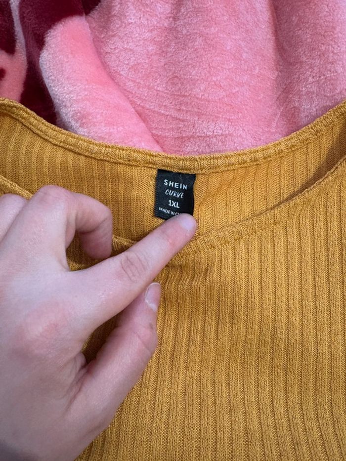 Tee-shirts couleur moutarde - photo numéro 3
