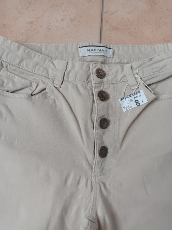 Jean beige avec boutons - photo numéro 2