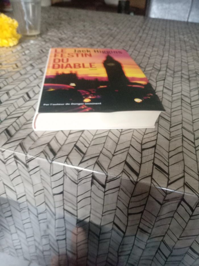 Roman : " Le festin du diable " . - photo numéro 3