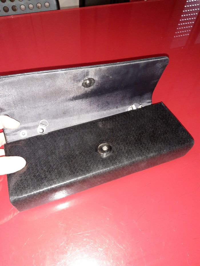 Pochette noire - photo numéro 2
