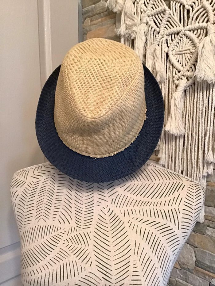 Chapeau taille 53/54 beige et bleu 5/8 ans