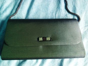 Pochette Un jour ailleurs prune à strass