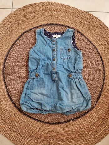 Jolie robe en jean taille 24 mois
