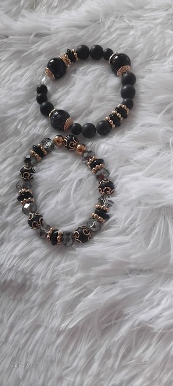 Lot de 2 bracelets avec perles volcaniques, perles noires ,perles transparentes