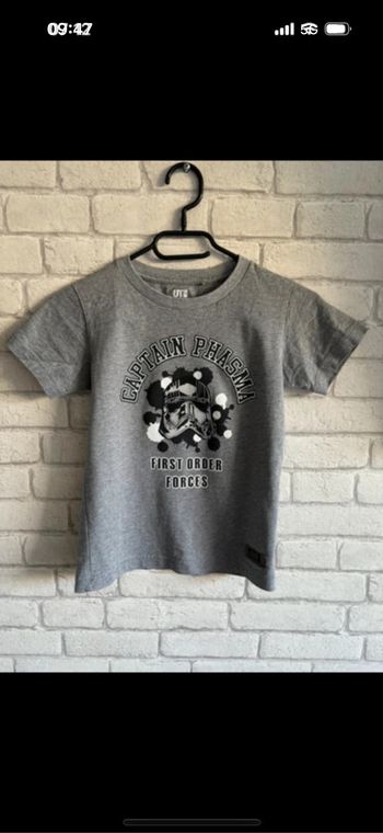 Tee-shirts uniqlo star wars taille 7/8 ans