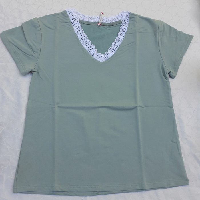 Sweat-shirt col V manches courtes broderie anglaise T42/44