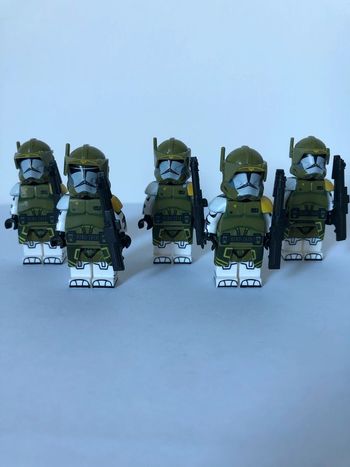 Figurine type lego 5 Doom-troopers. Star Wars