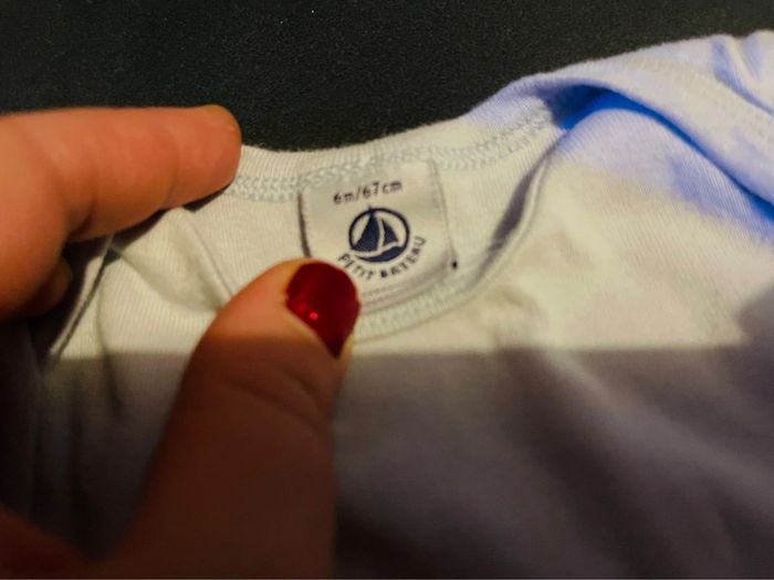 2 bodies manches courtes 6 mois - photo numéro 4