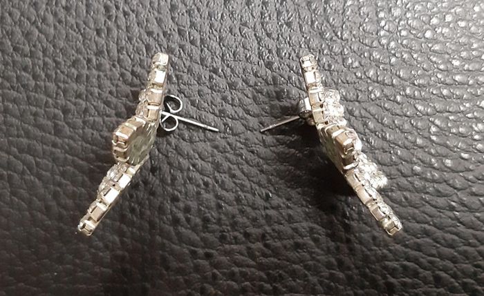 Jolie paire de boucles d'oreilles en forme de fleurs - photo numéro 3