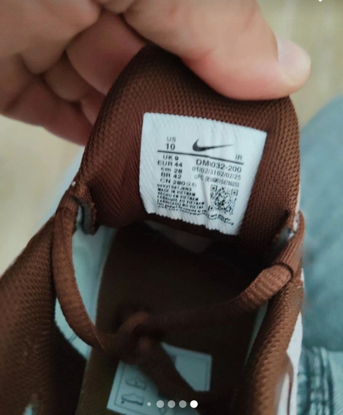 Basket tn taille 44 et 42 prix 55€ jamais porté - photo numéro 4