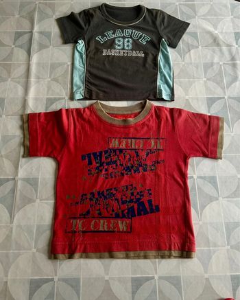 Lot de 2 t shirts garçon 4 ans - Kiabi - tissaia - en bon état