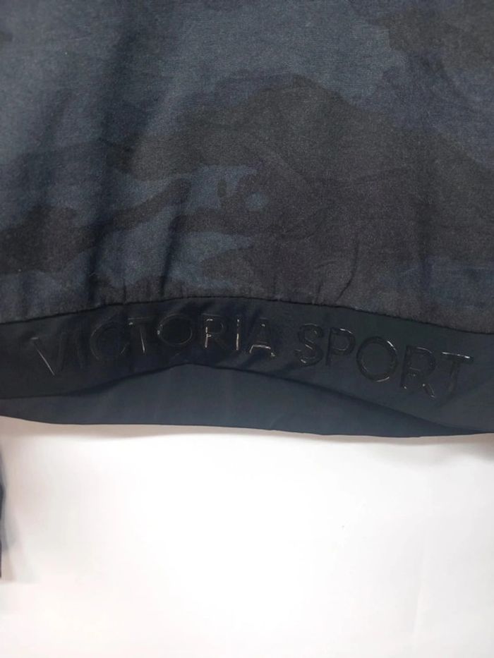 Sweat crop top Vintage motif camo Noir Victoria sport - photo numéro 4
